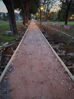 Percorso pedonale nel parco di Rimini